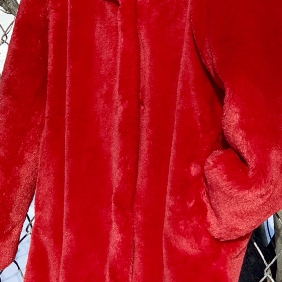 Last Calvin Klein Luxury Red Faux Fur Coat - Picture 7 of 11